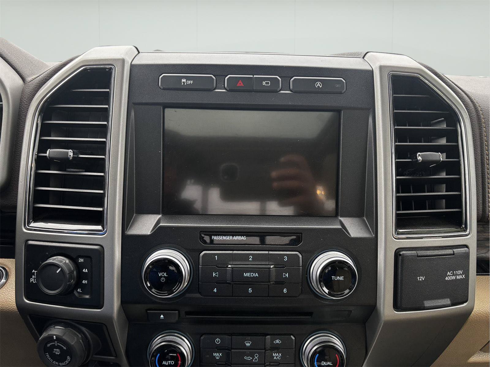 Used 2018 Ford F150 Lariat w/ Equipment Group 502A Luxury AWD/4WD image 11