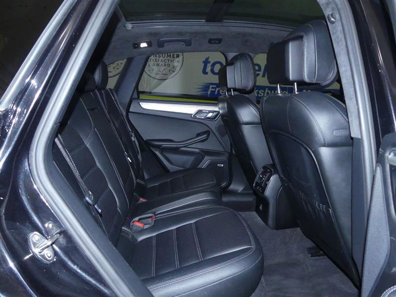 Used 2018 Porsche Macan Turbo image 21