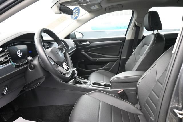 Used 2024 Volkswagen Jetta SE FWD image 11