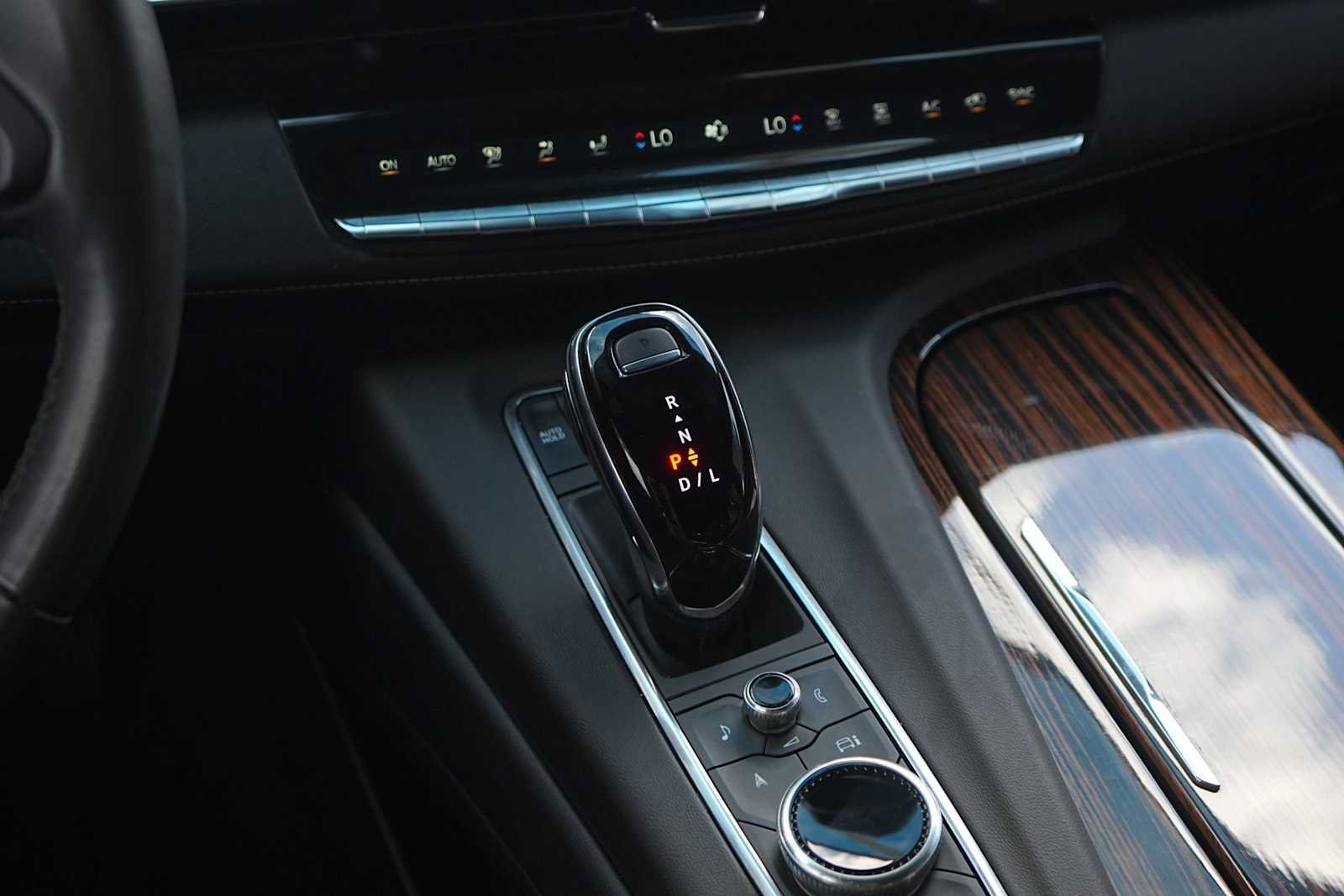 Used 2024 Cadillac Escalade ESV Premium Luxury RWD image 20