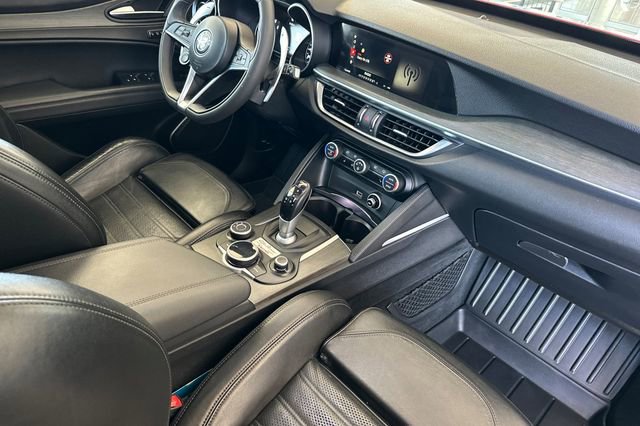 Used 2018 Alfa Romeo Stelvio Ti Sport AWD/4WD image 19