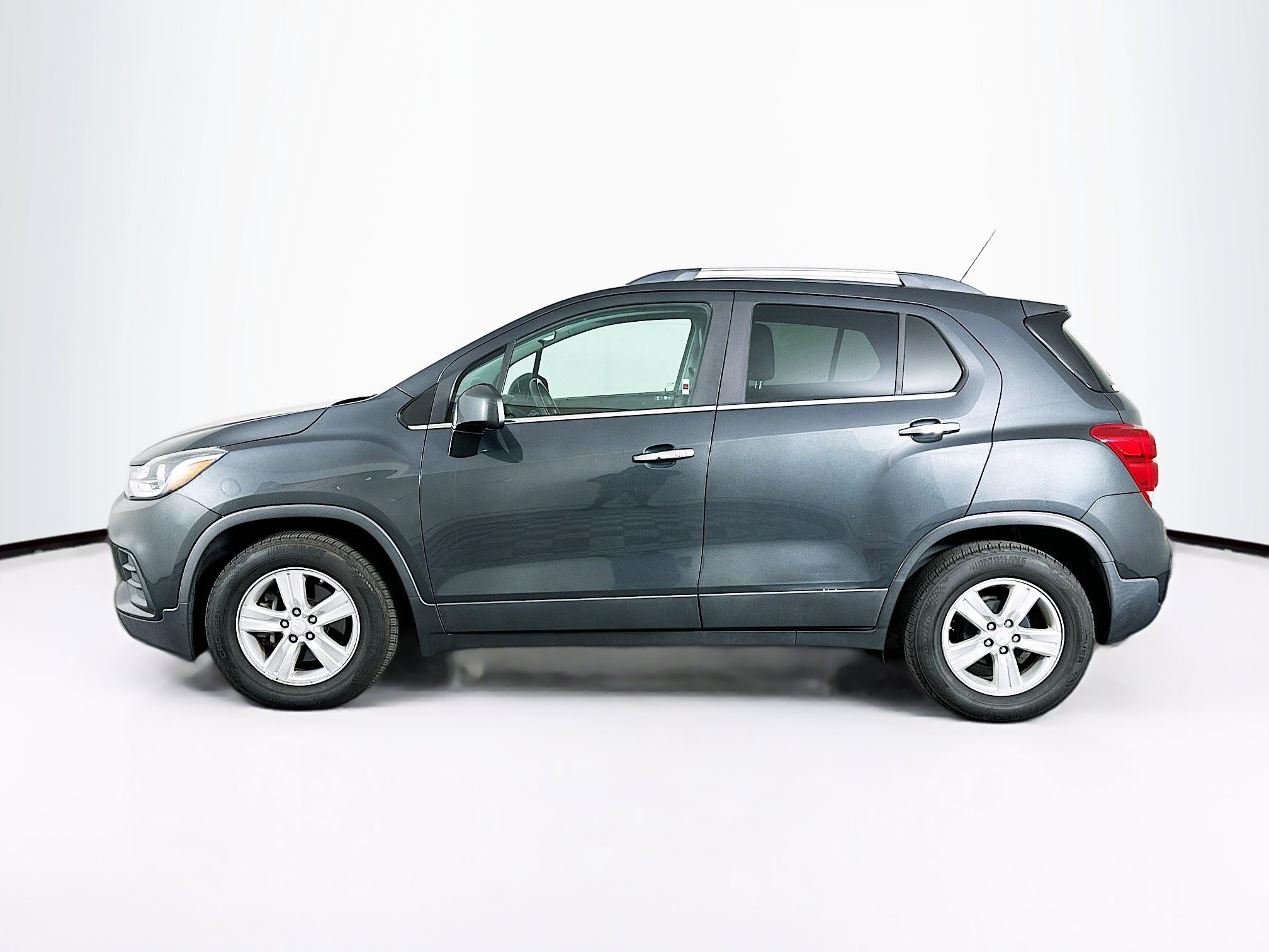 Used 2017 Chevrolet Trax LT w/ LT Convenience Package FWD image 4
