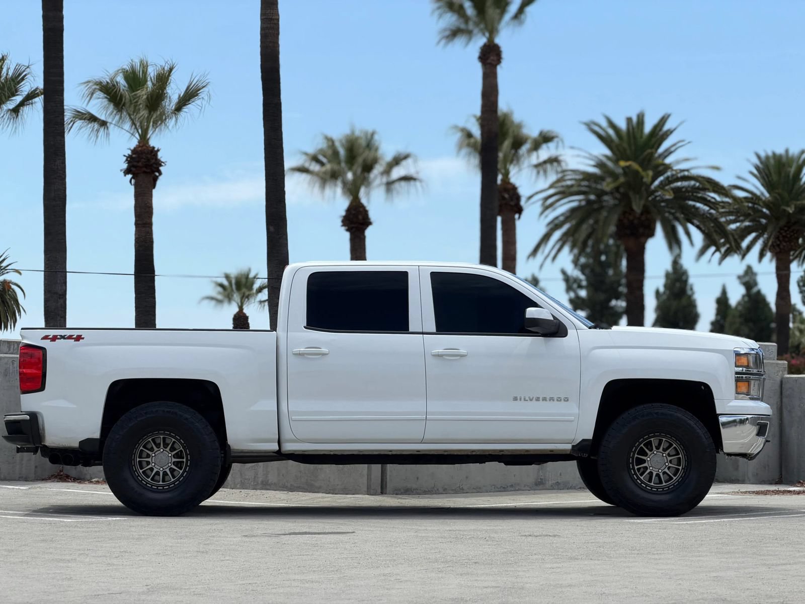 Used 2015 Chevrolet Silverado 1500 LT w/ LT Convenience Package AWD/4WD image 6