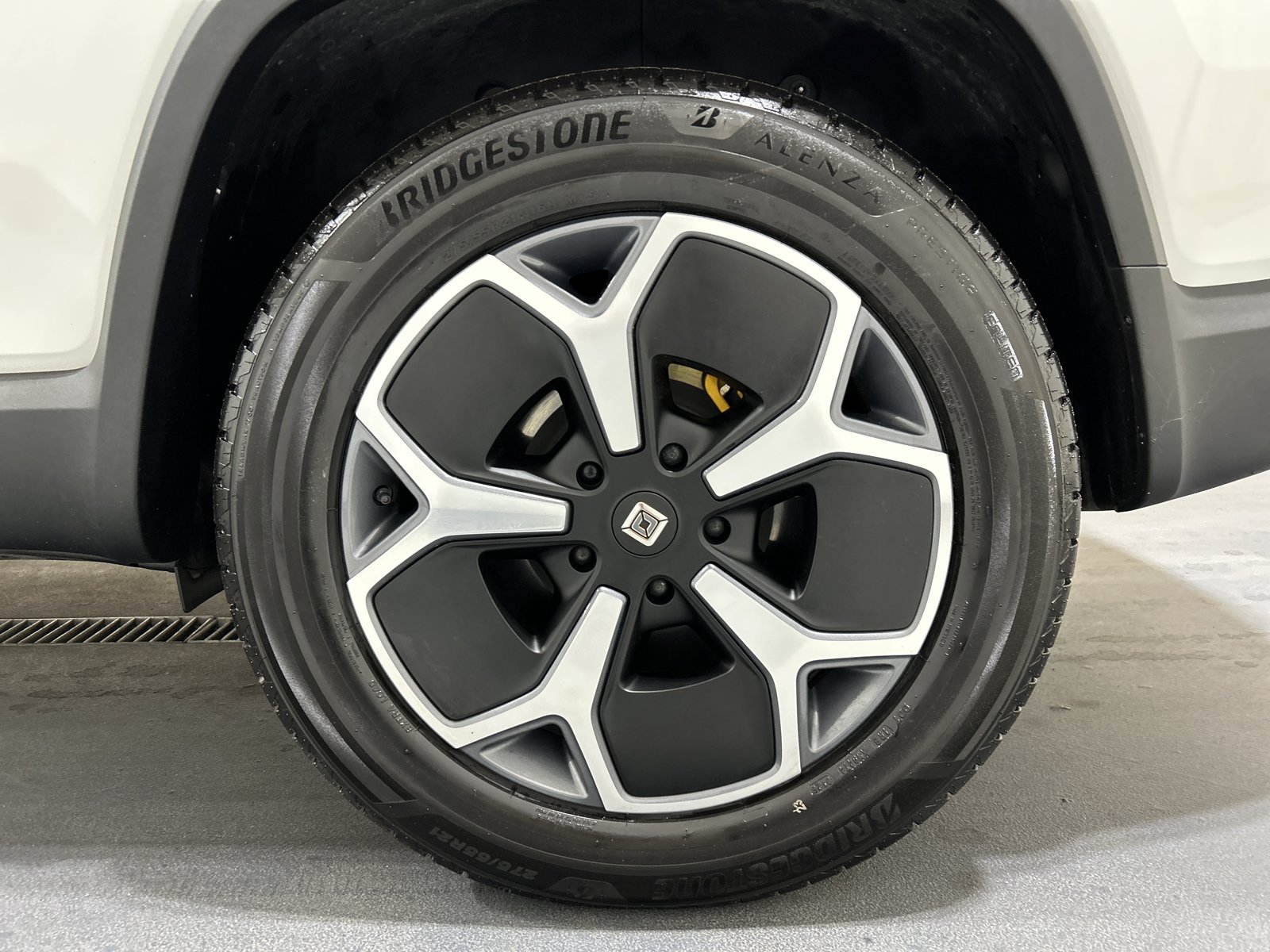 Used 2024 Rivian R1S Adventure AWD/4WD image 10