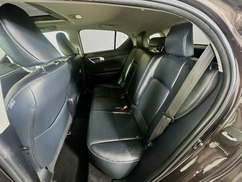 Used 2011 Lexus CT 200h image 25