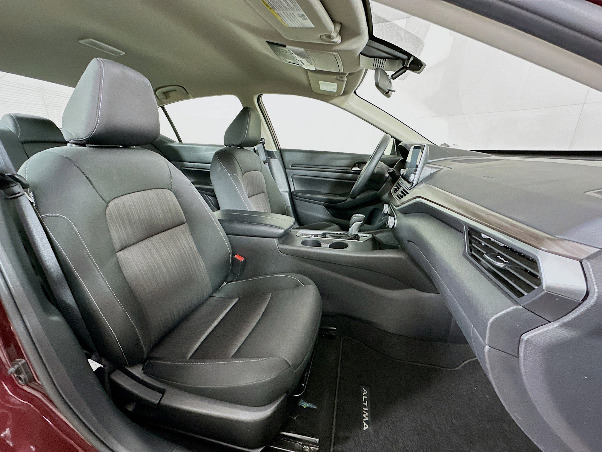 Used 2025 Nissan Altima 2.5 SV image 29