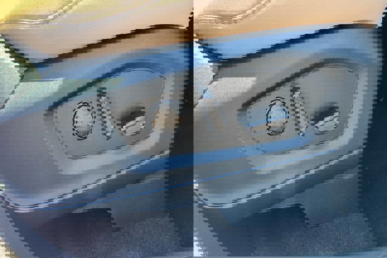 Used 2023 Ford Explorer XLT w/ Equipment Group 202A image 13