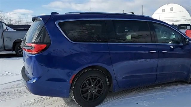 Used 2021 Chrysler Pacifica Touring-L image 8