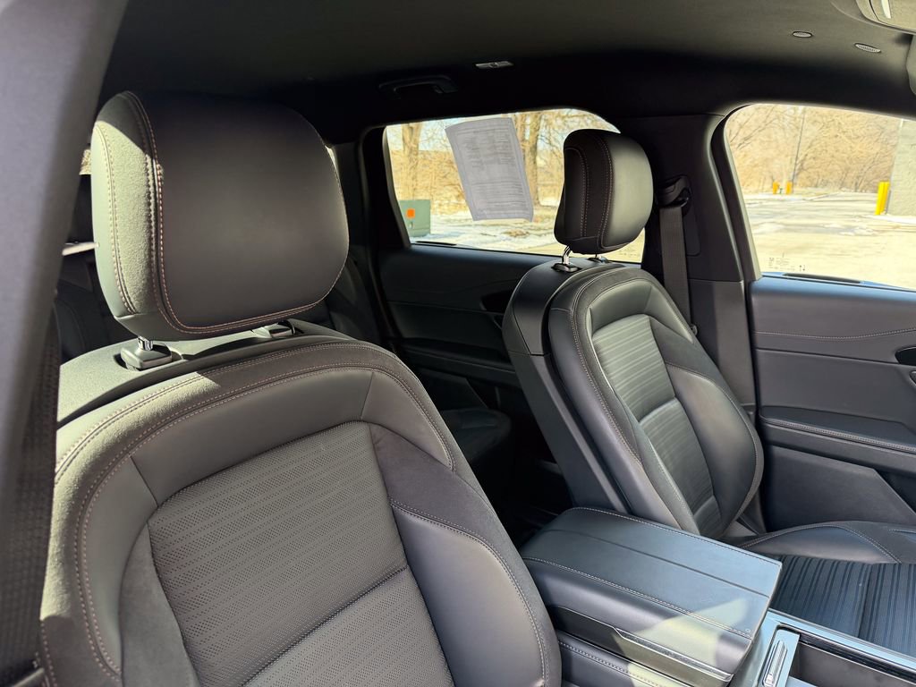 Used 2024 Lincoln Nautilus Reserve w/ Jet Appearance Package (87T) image 23