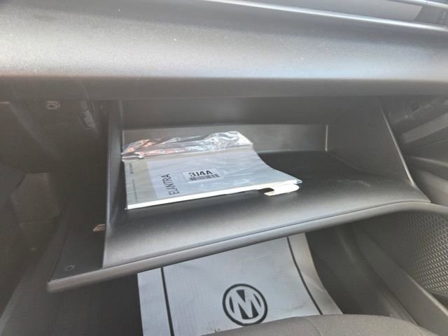 Used 2025 Hyundai Elantra Sport image 32