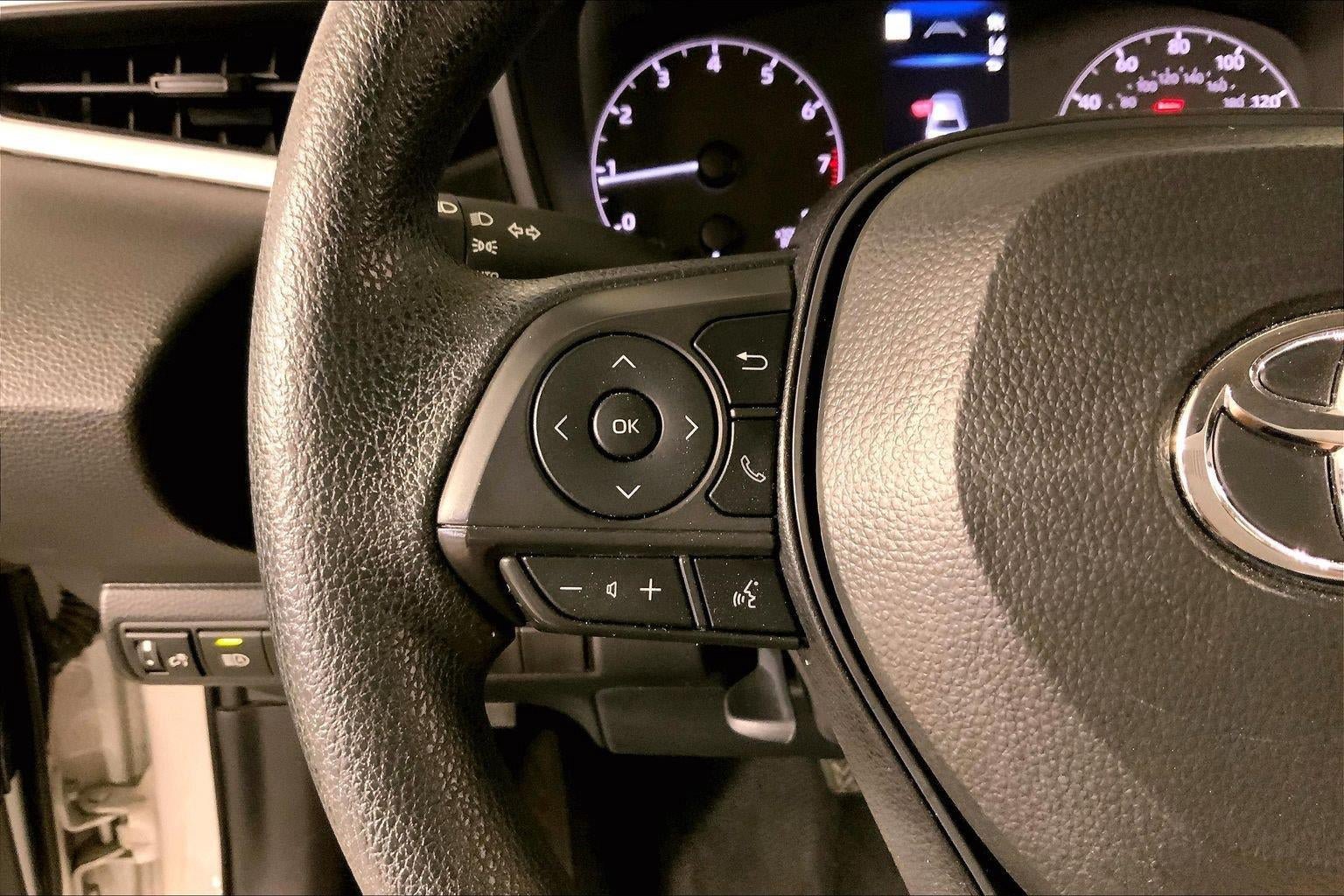 Used 2025 Toyota Corolla LE FWD image 18
