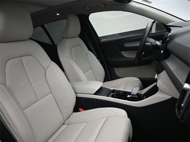 Used 2023 Volvo XC40 B5 Plus w/ Driver Assist Package image 34