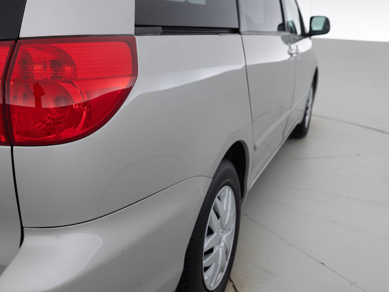 Used 2007 Toyota Sienna LE image 14