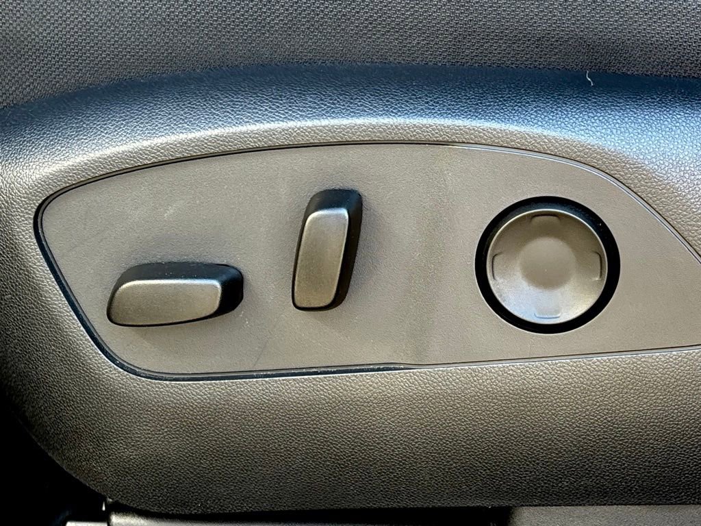 Used 2024 Chevrolet Traverse LT w/ Trailering Package image 12