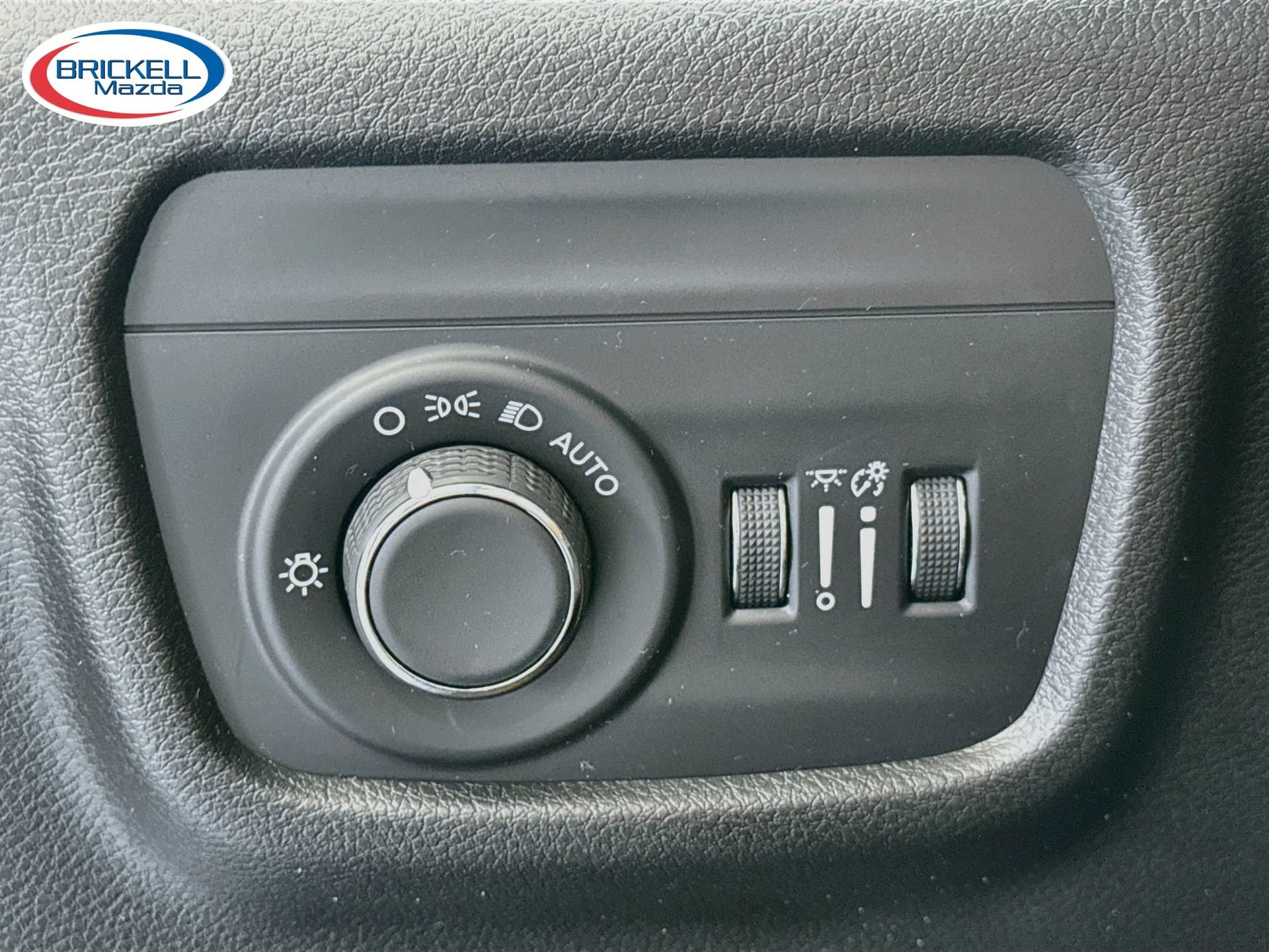 Used 2024 Jeep Grand Cherokee Altitude RWD image 33