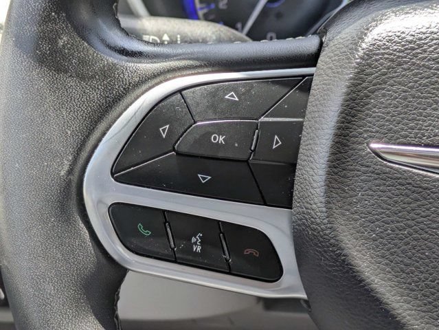 Used 2023 Chrysler Pacifica Touring-L FWD image 26