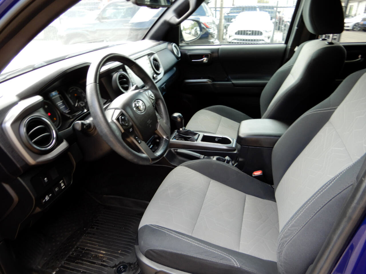 Used 2022 Toyota Tacoma TRD Off-Road image 10