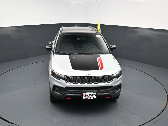New 2026 Jeep Compass Trailhawk w/ Sun, Sound & Navigation Group AWD/4WD image 32