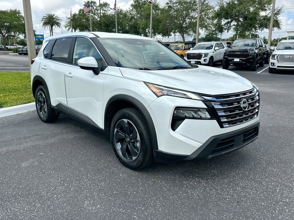 Used 2025 Nissan Rogue SV AWD/4WD image 3
