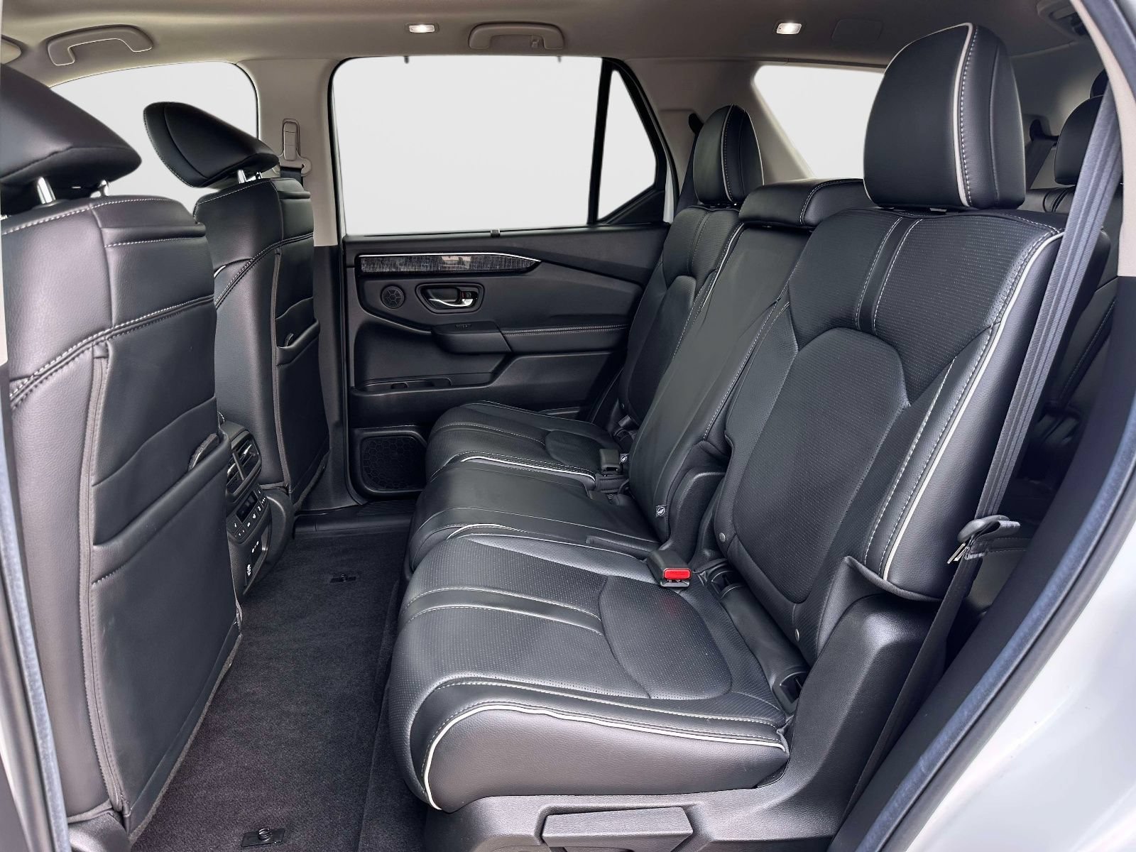 Used 2025 Honda Pilot Elite image 14