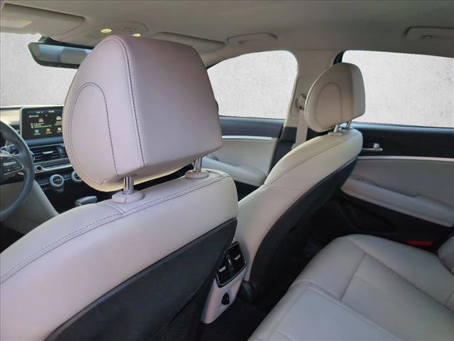 Used 2020 Genesis G70 2.0T image 17