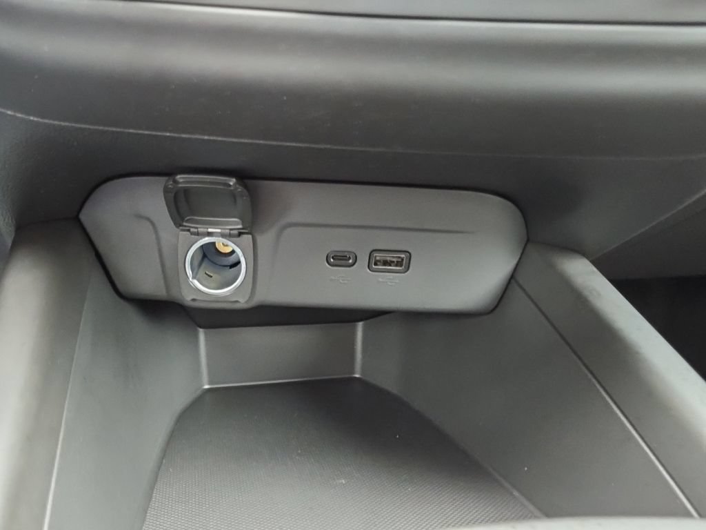 Certified 2024 Chevrolet Trax RS FWD image 17