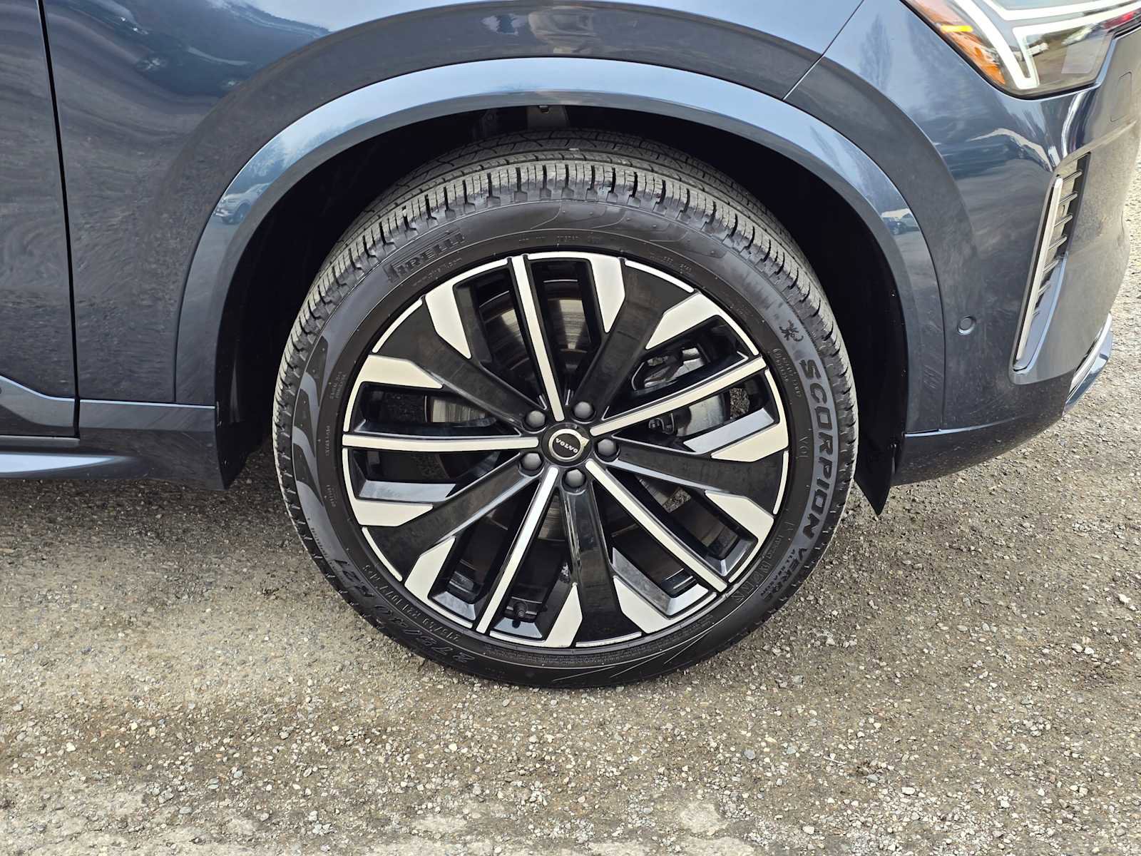 Certified 2025 Volvo XC90 T8 Ultra image 9