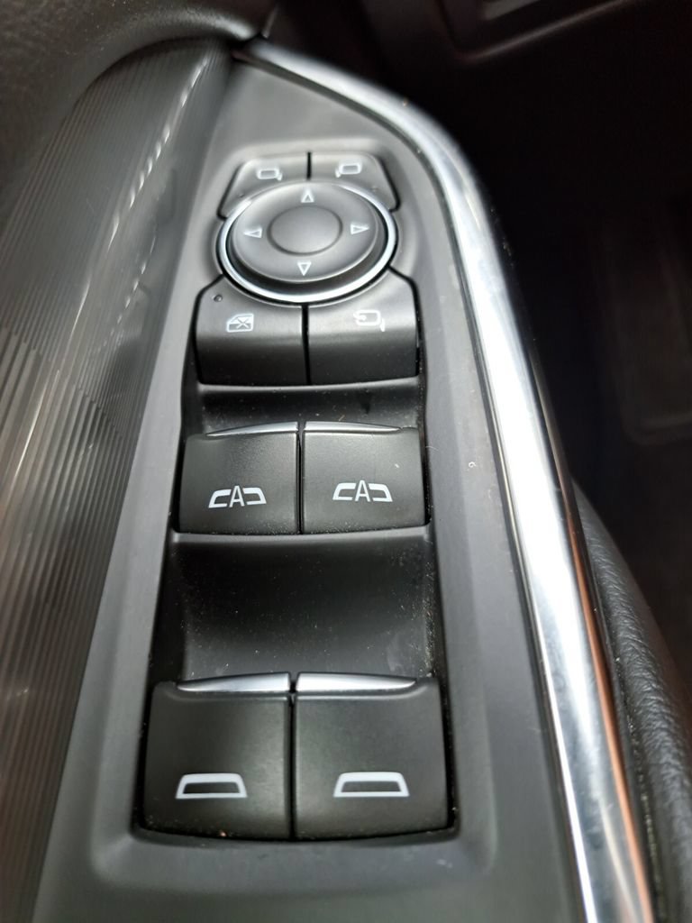 Used 2025 Cadillac XT4 Premium Luxury FWD image 17