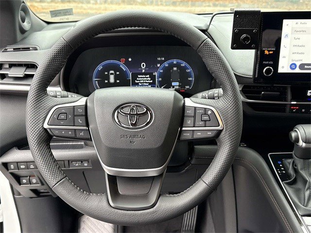 Used 2025 Toyota Sienna Limited image 19