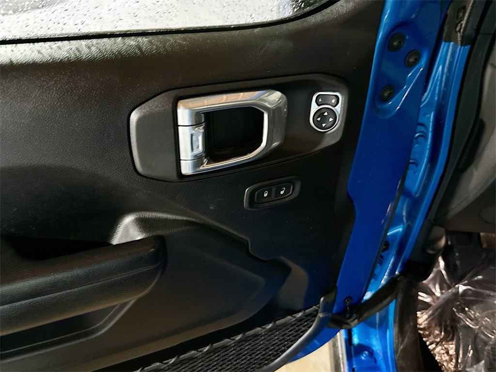 Used 2021 Jeep Gladiator Willys image 18