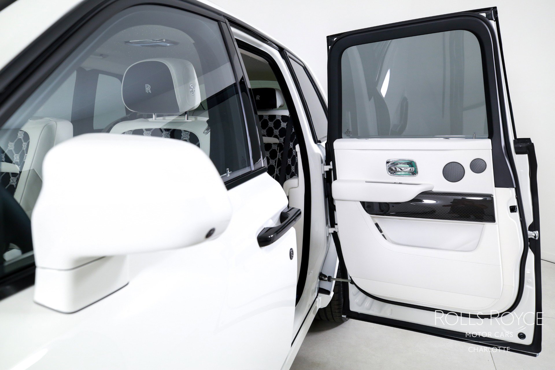 New 2026 Rolls-Royce Cullinan Black Badge image 18