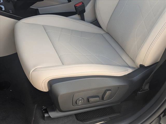 Certified 2025 BMW X1 xDrive28i w/ Convenience Package AWD/4WD image 4