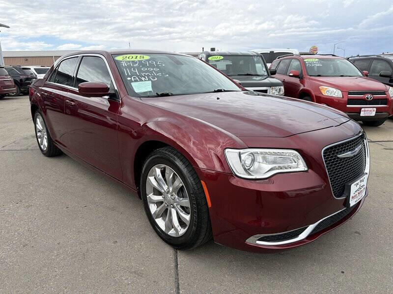 Used 2018 Chrysler 300 Touring L AWD/4WD image 8