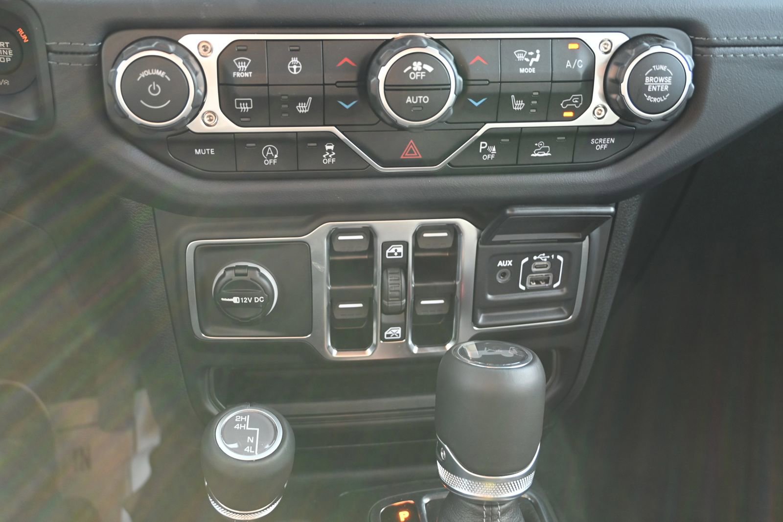 New 2025 Jeep Wrangler Unlimited Sahara AWD/4WD image 18
