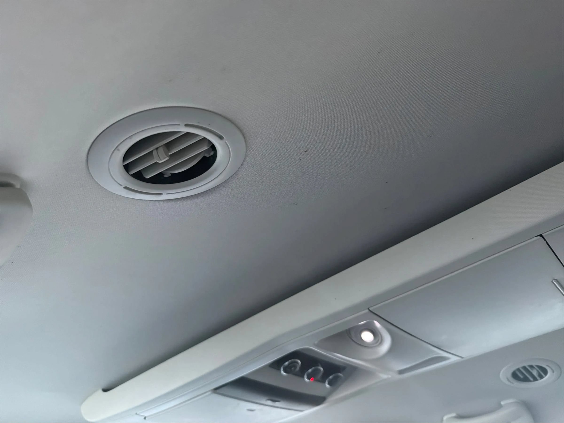 Used 2013 Chrysler Town & Country Touring FWD image 22