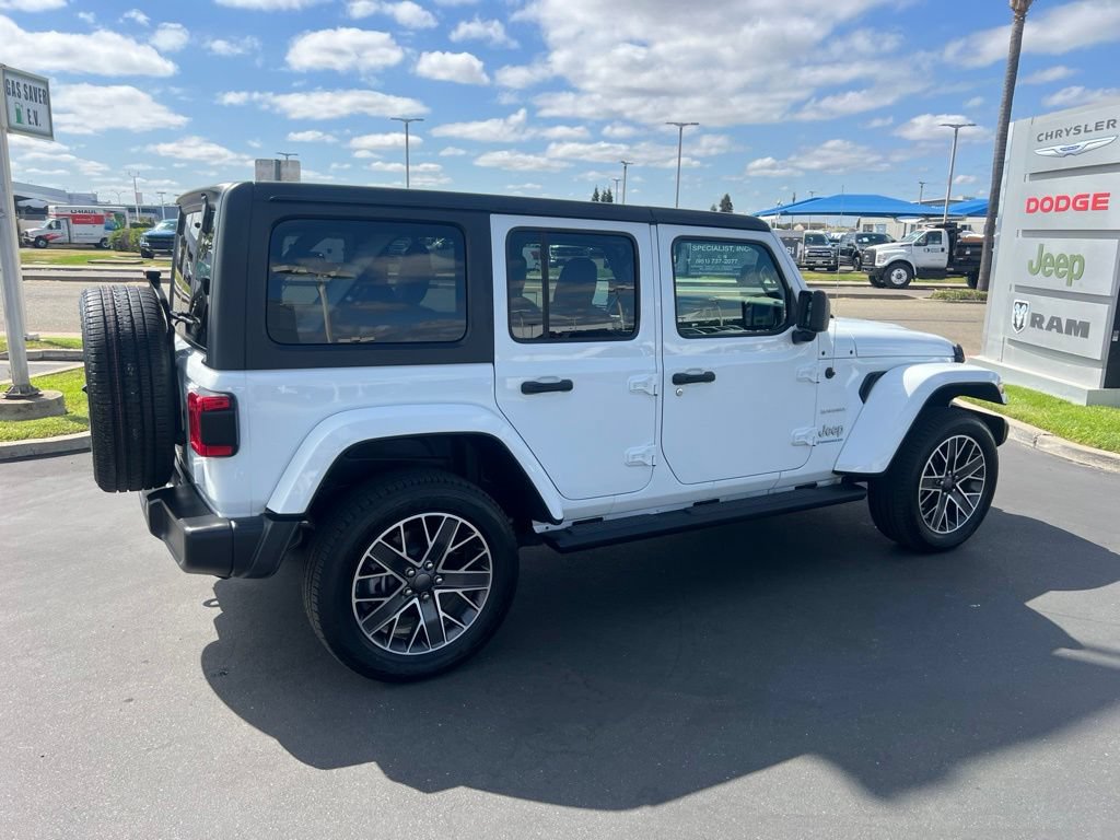 Used 2023 Jeep Wrangler Unlimited Sahara AWD/4WD image 16