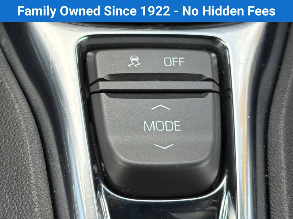 Used 2022 Chevrolet Camaro LT RWD image 27