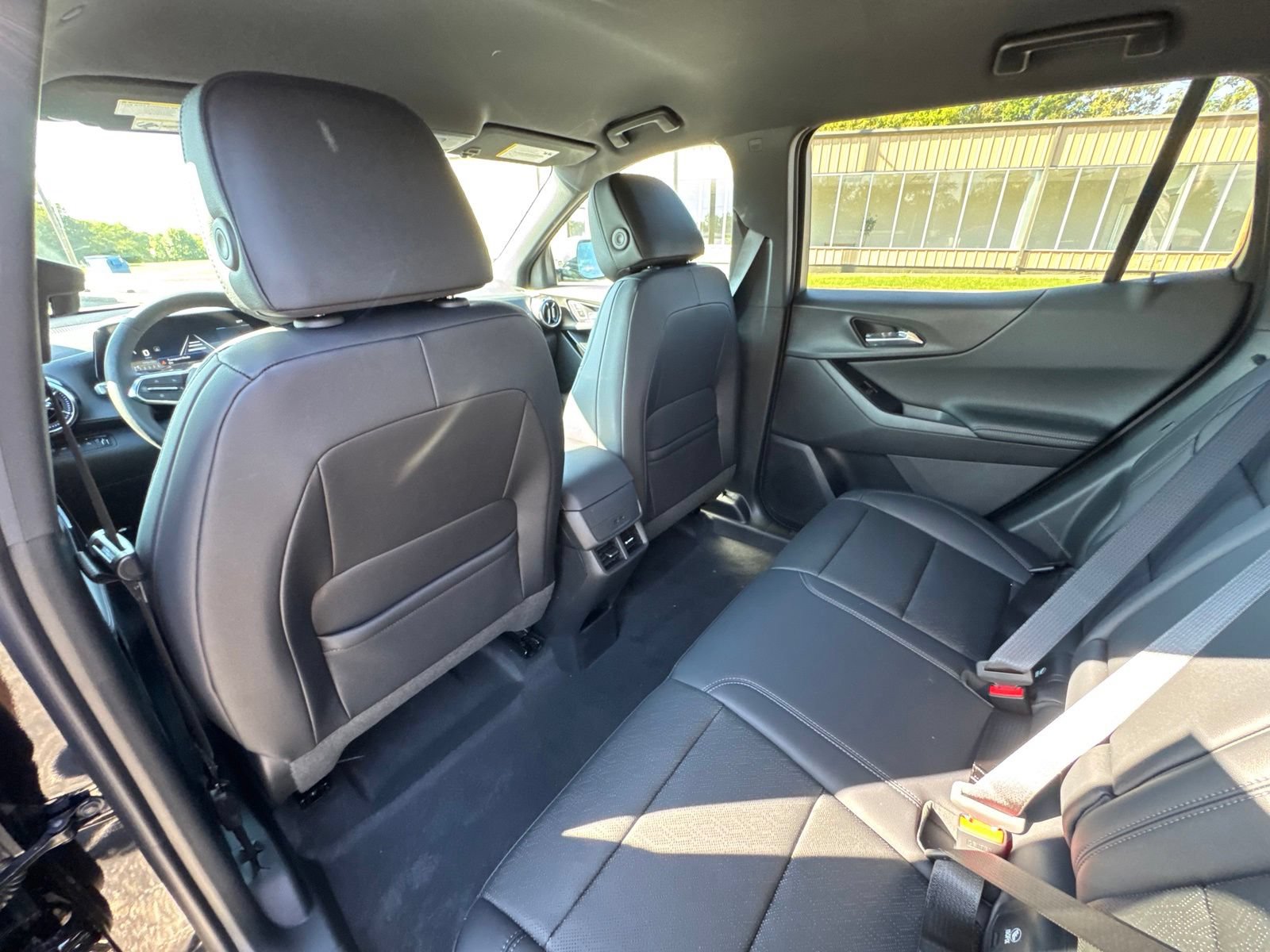 New 2027 Chevrolet Equinox LT w/ Convenience Package II AWD/4WD image 24