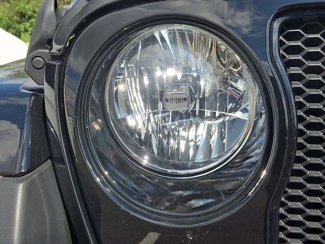 Used 2021 Jeep Wrangler Unlimited Sahara AWD/4WD image 9