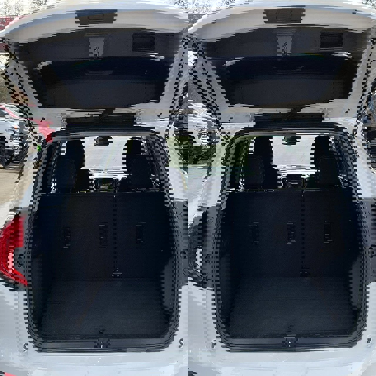 Used 2024 GMC Terrain SLE image 26