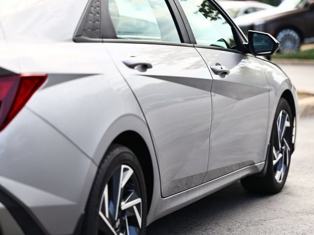 Used 2025 Hyundai Elantra Sport FWD image 7