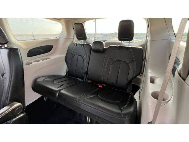 Used 2020 Chrysler Voyager Lxi image 23
