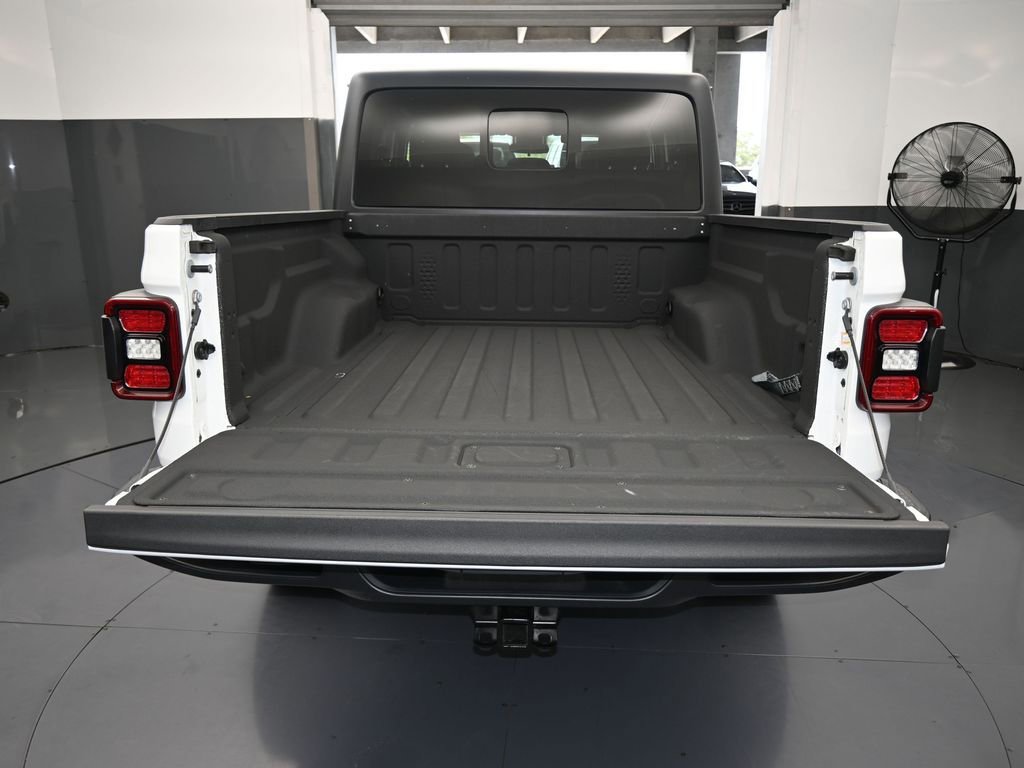 Used 2024 Jeep Gladiator Sport image 39