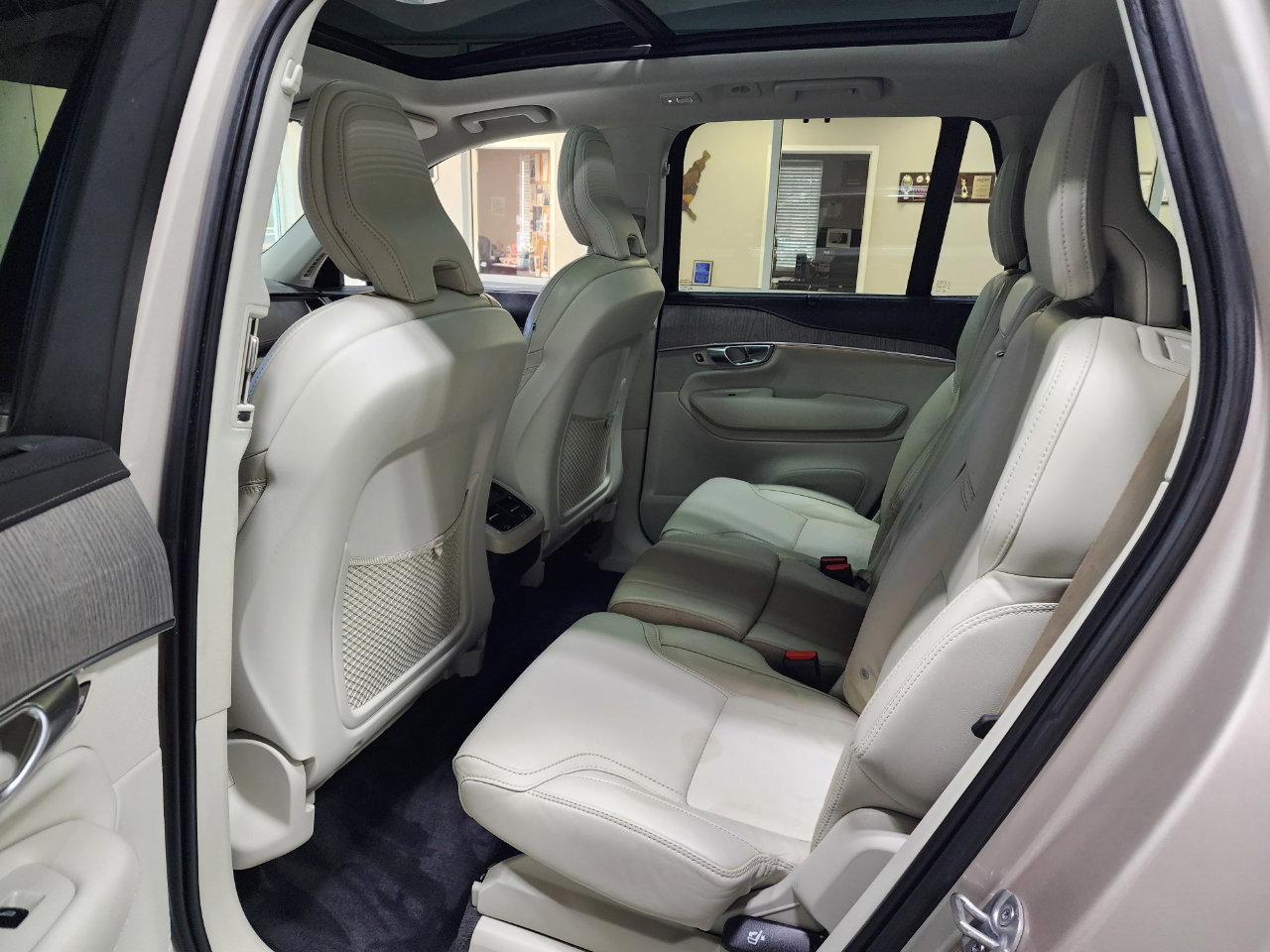 Used 2023 Volvo XC90 B6 Ultimate w/ Protection Package Premier image 19