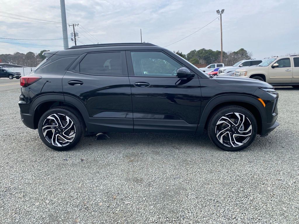 New 2026 Chevrolet TrailBlazer RS w/ Driver Confidence Package FWD image 2