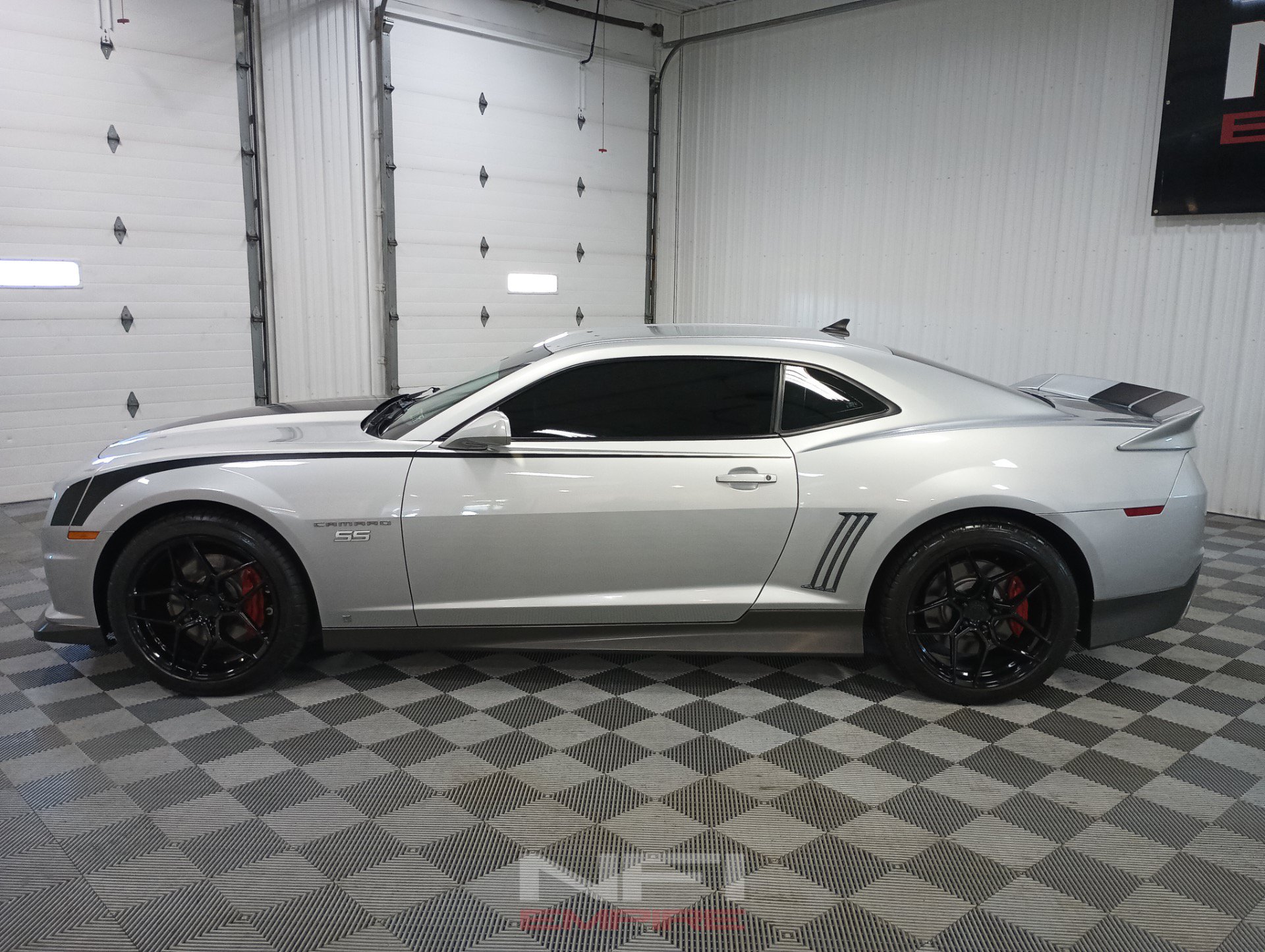 Used 2010 Chevrolet Camaro SS w/ LPO, Ground Effects Package RWD image 2