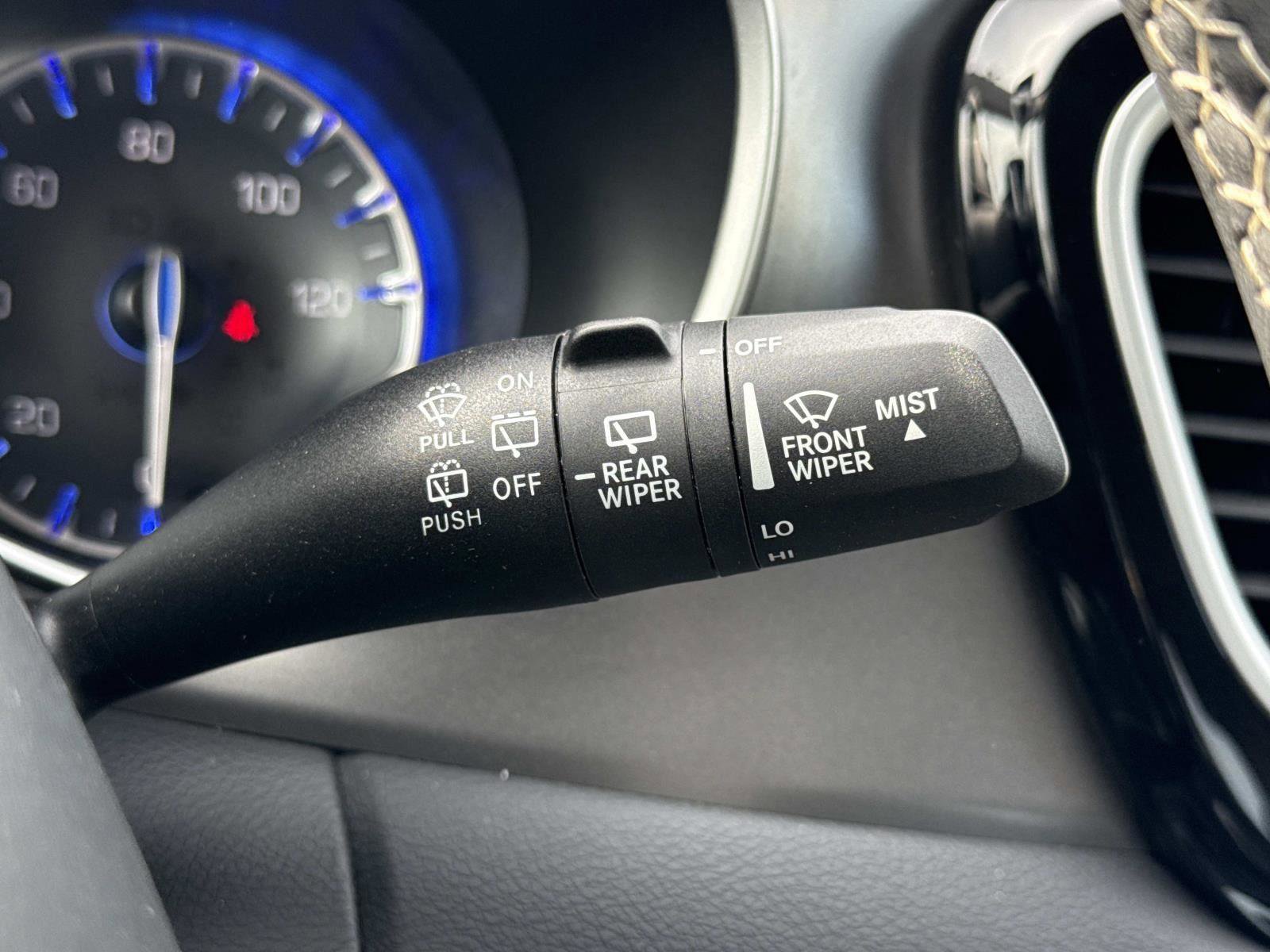 Used 2024 Chrysler Pacifica Touring-L image 10