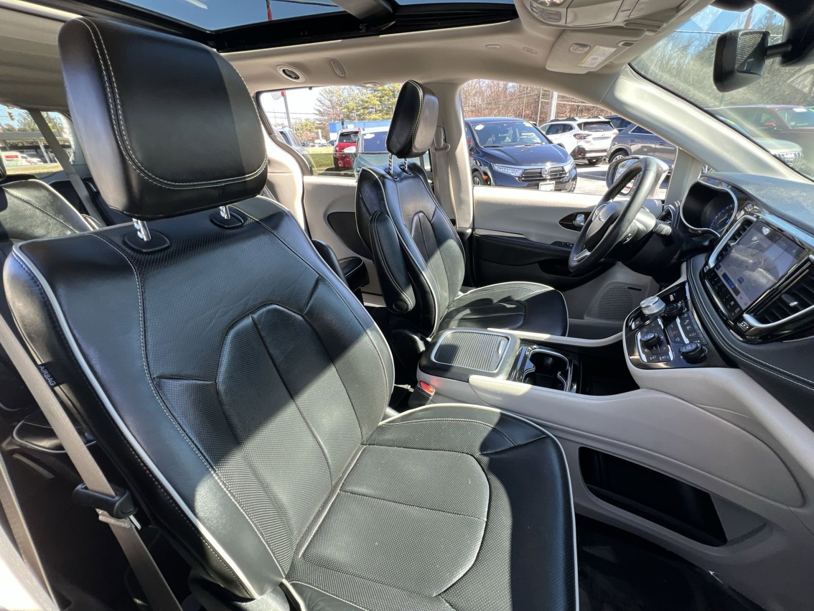 Used 2022 Chrysler Pacifica Limited image 28