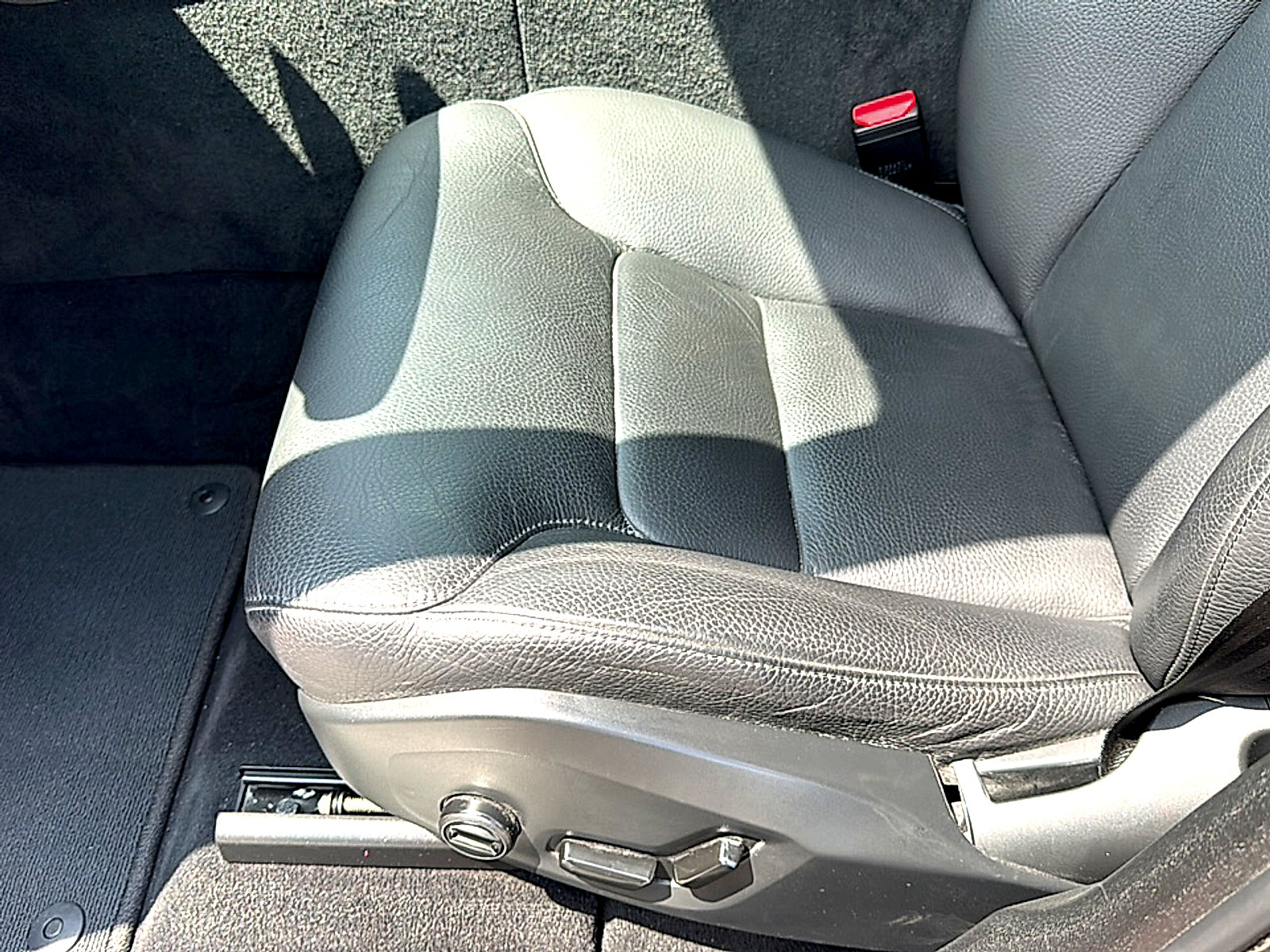 Used 2022 Volvo XC60 B5 Momentum AWD/4WD image 15