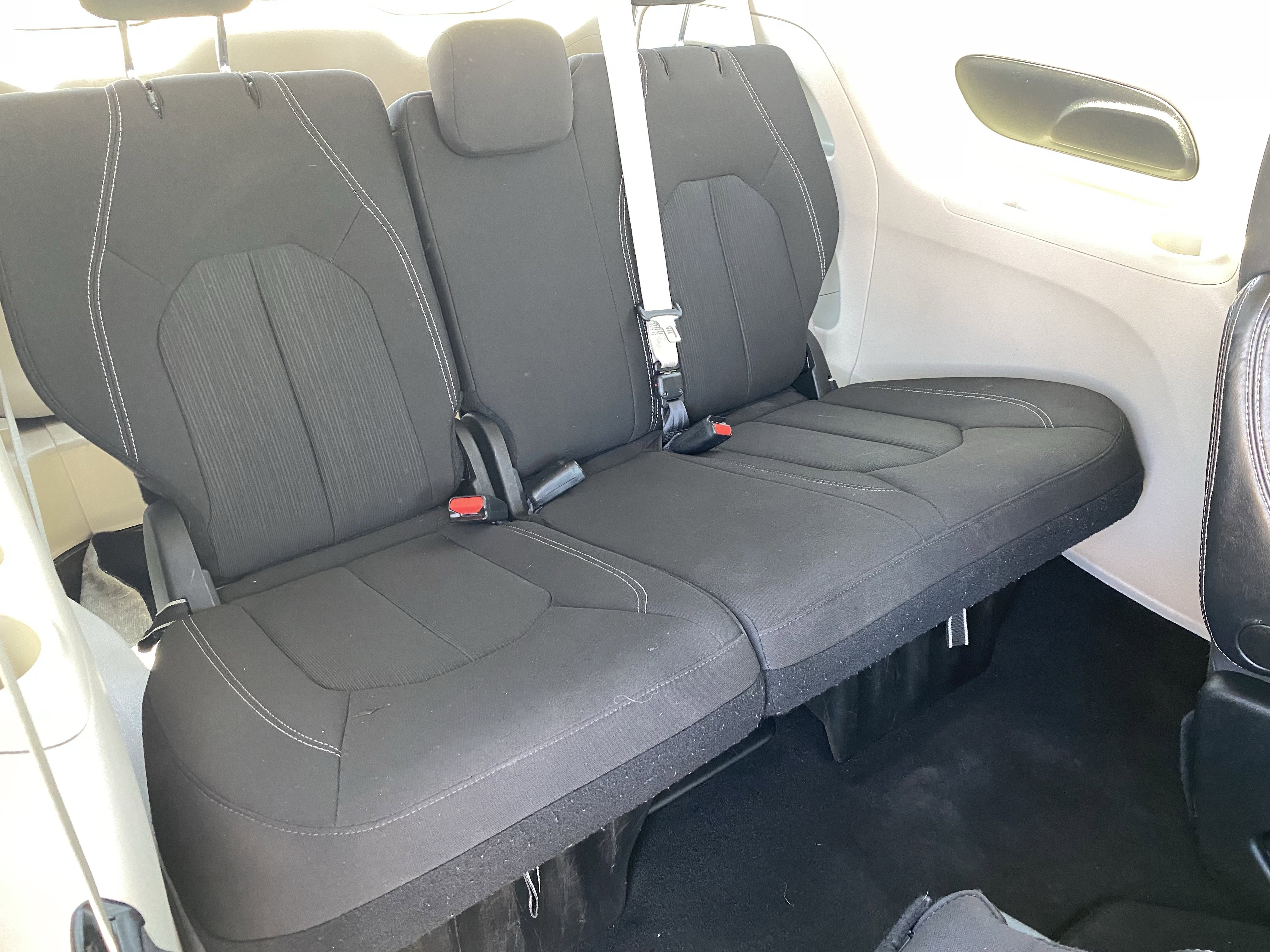 Used 2023 Chrysler Voyager LX FWD image 14